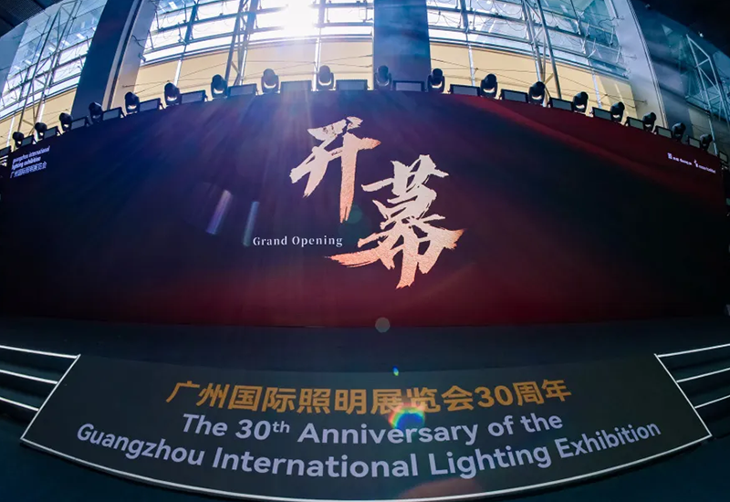 首日聚焦｜德赢VWIN电源光亚展现场热力全开，，，，手艺实力尽显锋芒